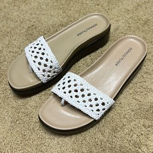 Donald Pliner 9.5N NWOT Sandals